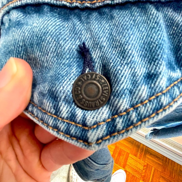 Levi’s “Stay Loose” Men’s Medium Demin Jacket - Picture 5 of 7